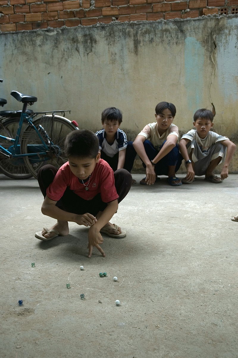 Nova Escola Box  Novas formas de jogar bolinha de gude